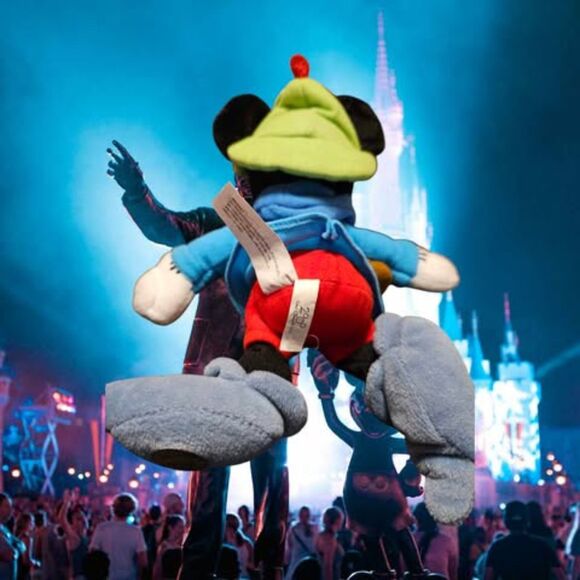 Disney World 2000 Brave Little Tailor Mickey Mouse Millennium Bean‎ Bag - Picture 3 of 3